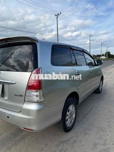 Toyota Innova 7 chỗ Tự động Bạc