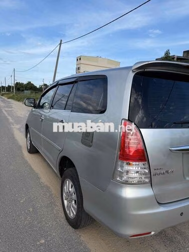 Toyota Innova 7 chỗ Tự động Bạc