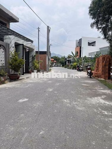 CHÍNH CHỦ GỬI BÁN 155m2 ĐẤT TRUNG TÂM LONG HẢI  GIÁ 2.650TY