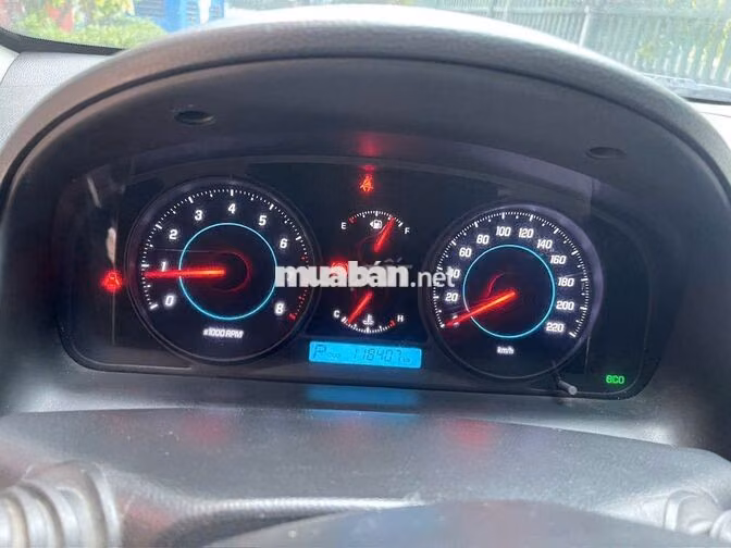 Chevrolet Captiva 7 chỗ Xăng 118.407 km Bạc