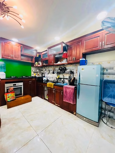 Cần tiền bán gấp nhà 2 tầng Trương Định , Q3 , gần Công viên Tao Đàn ,