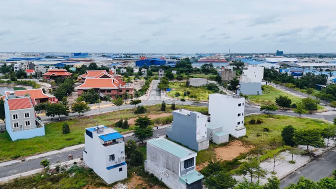 Chủ ngộp cần ra nhanh 100m2 đối diện nhà hàng Hương Sen KDC Tân Đô 