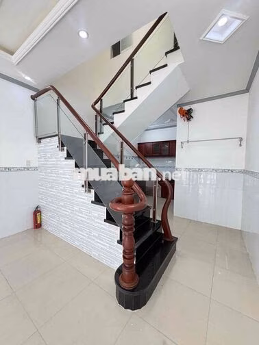 Nhà lầu 2 phòng mới hẻm 388 Nguyễn Văn Cừ