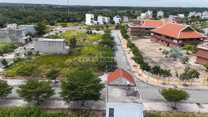 Chủ ngộp cần ra nhanh 100m2 đối diện nhà hàng Hương Sen KDC Tân Đô 