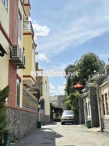 BÁN NHÀ DT 4x14M - 2 TẦNG,3P - TRƯƠNG THỊ HOA Q12, GIÁ : 4,5 TỶ 