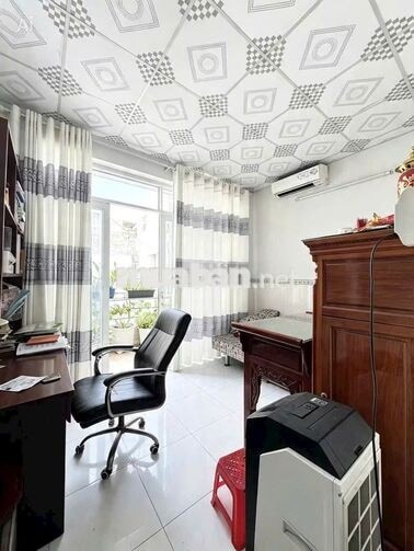 BÁN NHÀ DT 4x14M - 2 TẦNG,3P - TRƯƠNG THỊ HOA Q12, GIÁ : 4,5 TỶ 