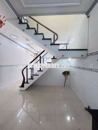 Nhà lầu 2 phòng mới hẻm 388 Nguyễn Văn Cừ