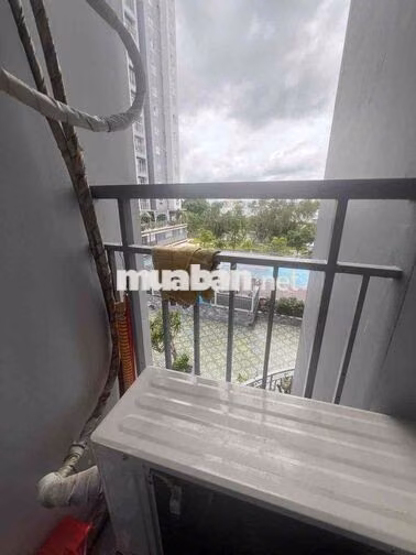 Cần bán căn hộ tầng thấp view hồ bơi, rất mát vào buổi tối