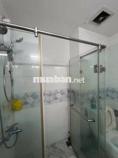 Cần bán căn hộ tầng thấp view hồ bơi, rất mát vào buổi tối