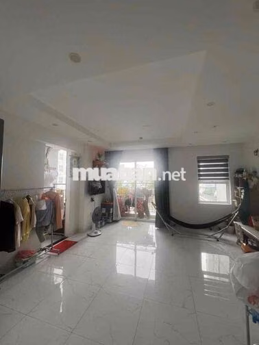 Cần bán căn hộ tầng thấp view hồ bơi, rất mát vào buổi tối