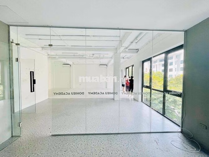 Cho thuê văn phòng tại Hoàng Cầu 120m2 giá 20t view full kính