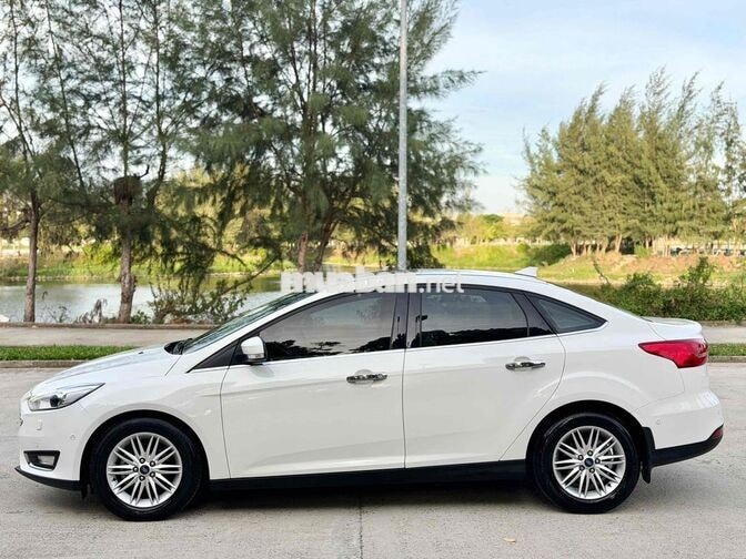 Ford Focus 1.5AT Titanium 2018 Trắng Tự động