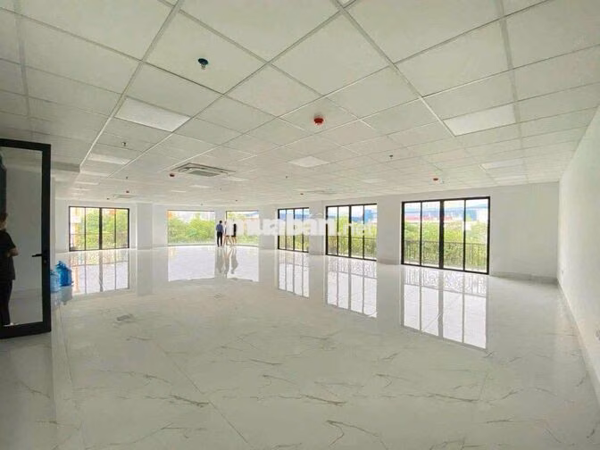 Cho thuê văn phòng tại Xã Đàn 200m2 giá 40t giờ giấc thoải mái