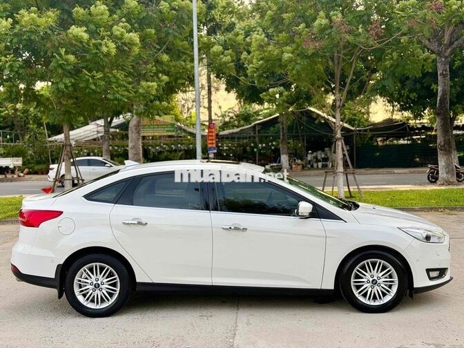 Ford Focus 1.5AT Titanium 2018 Trắng Tự động