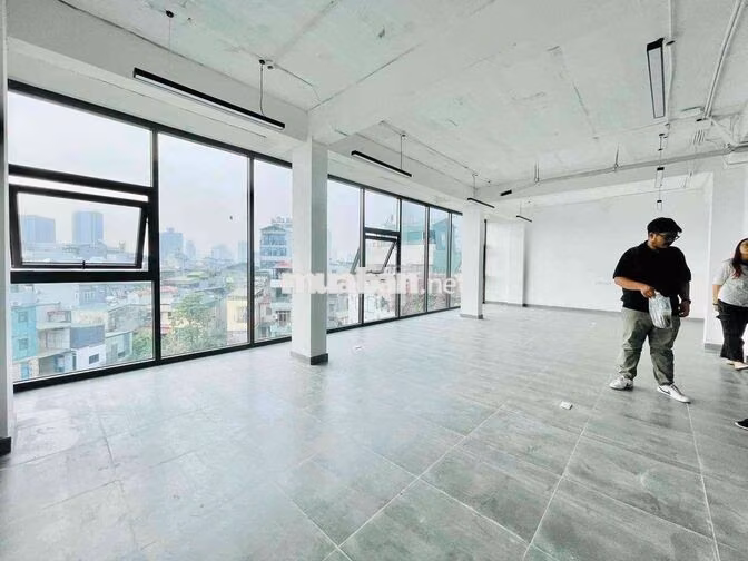 Chính chủ cho thuê văn phòng tại Hoàng Cầu 110m2 giá 25t view cực đẹp
