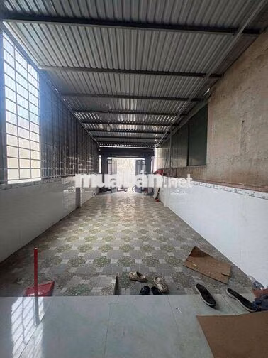 Cho thuê nhà trệt lầu P Tân Đông Hiệp sân xe tải giá 6tr