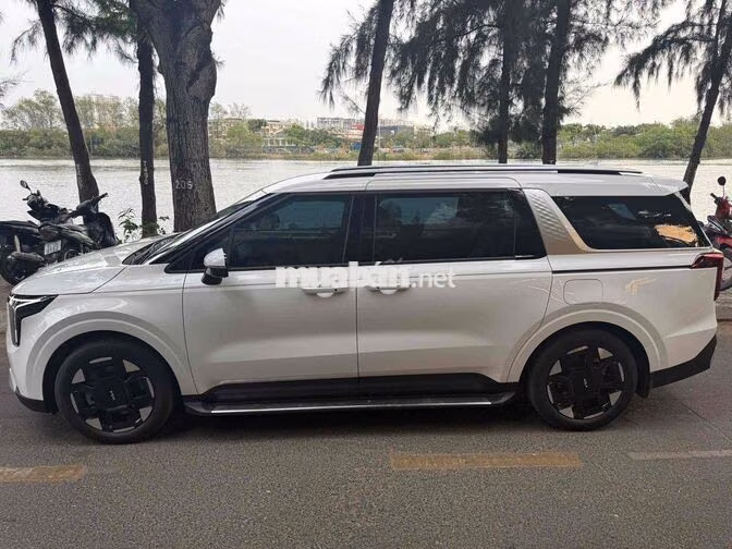 Kia Carnival 2025 Trắng Luxury