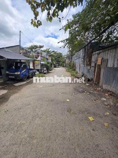 Cho thuê kho 15×20m(300m2) đường xe hơi C13 cách ngã 4 Phạm Hùng 300m