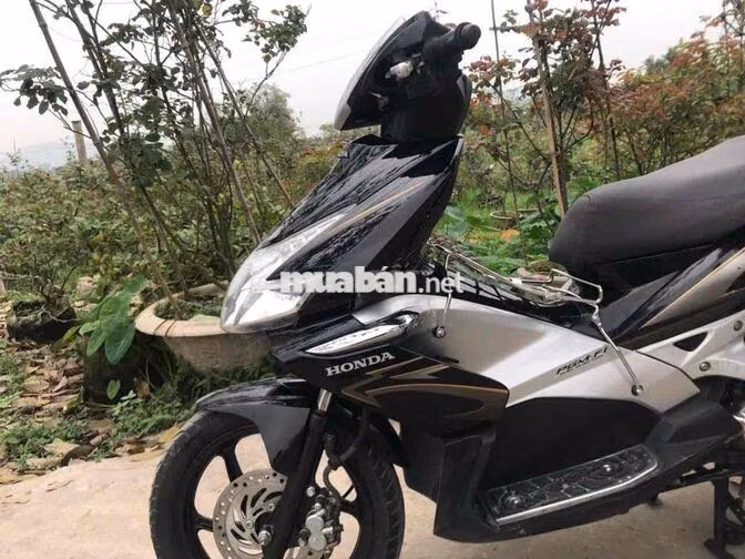 nhà bán Honda Air Blade FI Đen bạc zin đẹp