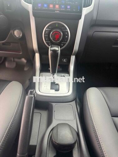 Isuzu Mu X 2016 3.0 AT - 12345 km