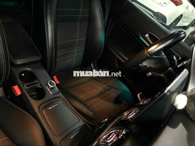 Mercedes-Benz A200 Hatchback Đỏ 5 chỗ