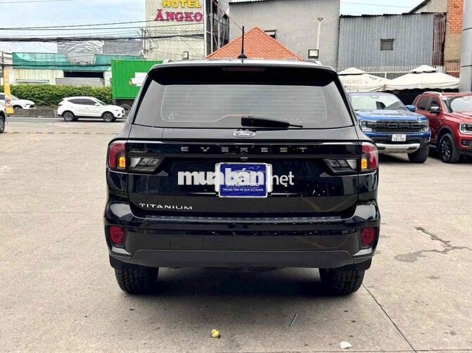 Everest Ambient 2024 xe hãng giá hời-Odo 2v8