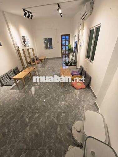 cho thuê lầu 1, có ban công 2 mặt tiền bao điện nước