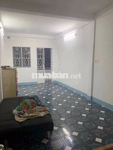 Nhà cho thuê Lạc Long Quân giá hạt dẻ