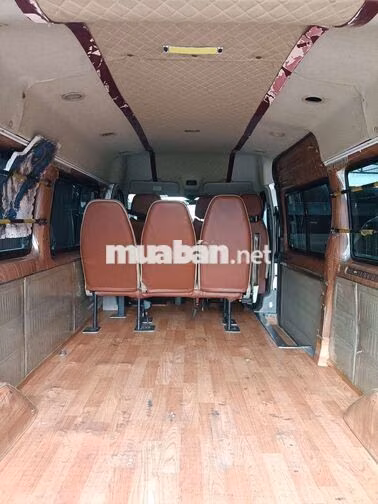 Ford Transit 2016 Tải van 6 ghế, màu Bạc