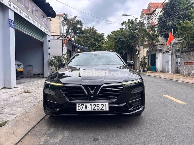VINFAST Lux A Premium 2019 Đen - Nâu