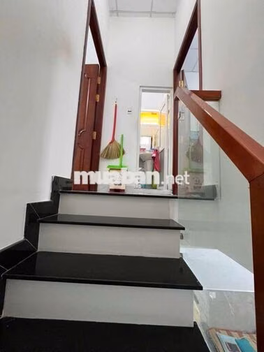 nhà ngay khu vực chợ Lê văn quới  dt 4×8.5 Nhà 2،lầu  Hẻm ô tô sổ riên