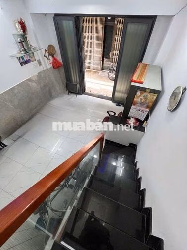 nhà ngay khu vực chợ Lê văn quới  dt 4×8.5 Nhà 2،lầu  Hẻm ô tô sổ riên
