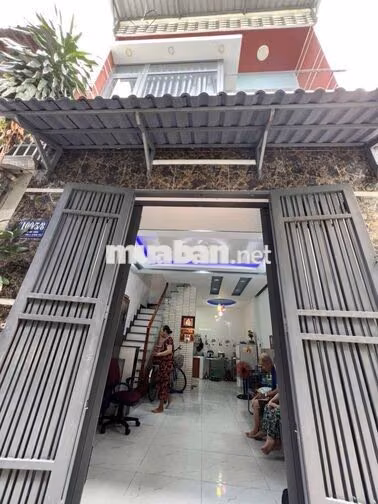 nhà ngay khu vực chợ Lê văn quới  dt 4×8.5 Nhà 2،lầu  Hẻm ô tô sổ riên