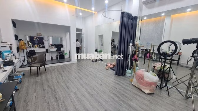 Chính chủ - Nhà mặt tiền góc DC11 - Đang cho thuê có dòng tiền