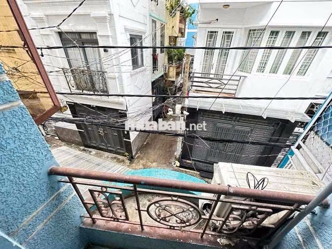 STUDIO BAN CÔNG FULL NỘI THẤT - NGAY PHAN XÍCH LONG