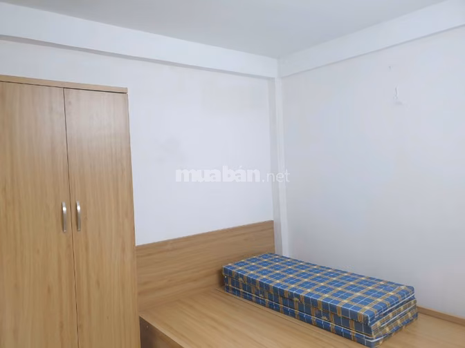 Bán Nhà 5 tâng 1 tum, ngõ 192 yên hòa