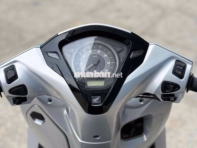 Honda Lead 125 Bạc