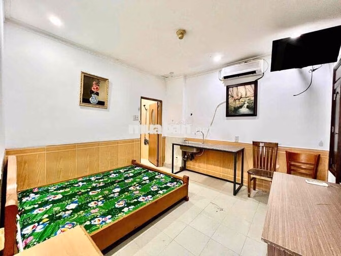 Ngay Cộng Hoà gần HVHK - Go trường chinh