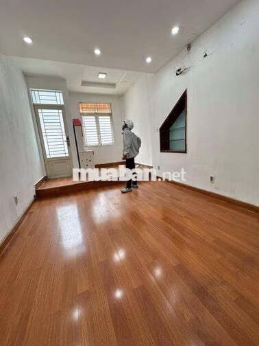 NHÀ 3 TẦNG – 50M2 – CÓ NỘI THẤT – NGUYỄN TRI PHƯƠNG, Q 10 – 22TR/THÁNG