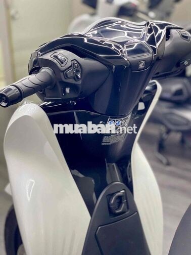 Honda SH 125 CBS 2023 Trắng Bạc Đen