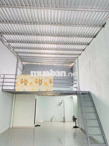 KHO MỚI XÂY SẠCH ĐẸP. GÁC LỬNG. ĐƯỜNG THÔNG XE TẢI