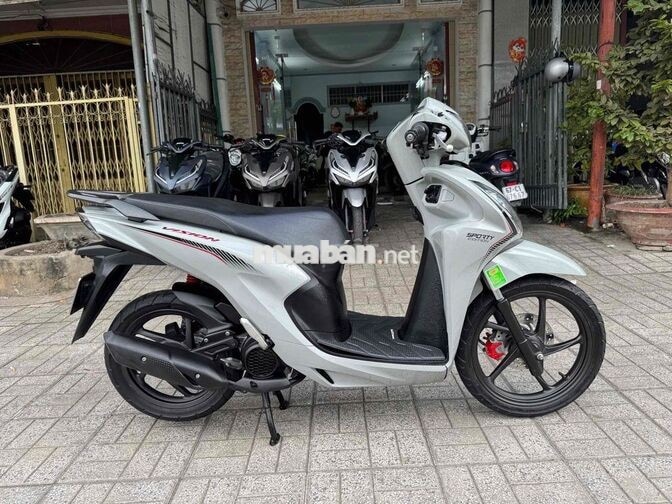 Honda Vision 2023 xám xi măng máy zin biển 67