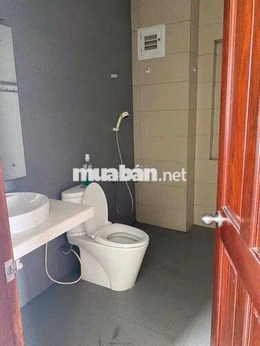 share phòng trong nhà nguyên căn lớn