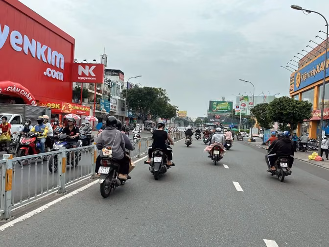 Nhỉnh 20 tỷ CHDV mới 6 lầu 18PN HĐ khoán 86tr Tmáy 5x20m HXH ngay chợ