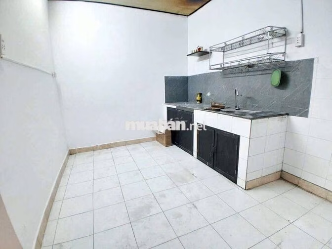 nhà kế bên chợ hiêp thành ,wiew công viôn thoáng mát ,sân rộng ,dg 8m