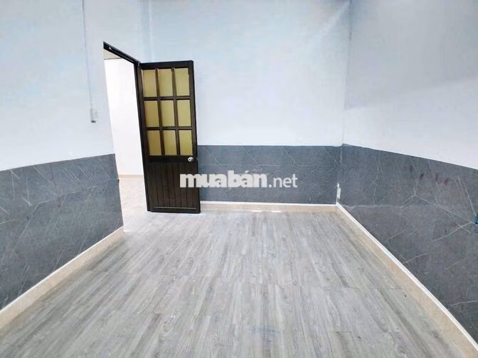 nhà kế bên chợ hiêp thành ,wiew công viôn thoáng mát ,sân rộng ,dg 8m