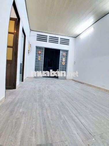 nhà kế bên chợ hiêp thành ,wiew công viôn thoáng mát ,sân rộng ,dg 8m