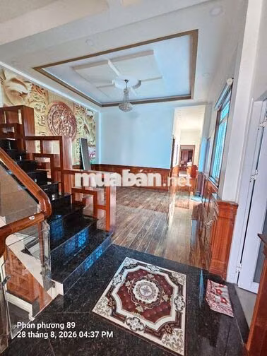 nhà mặt tiền nhánh ,phù hợp vừa ở , kd, vp,cty, vv.7p