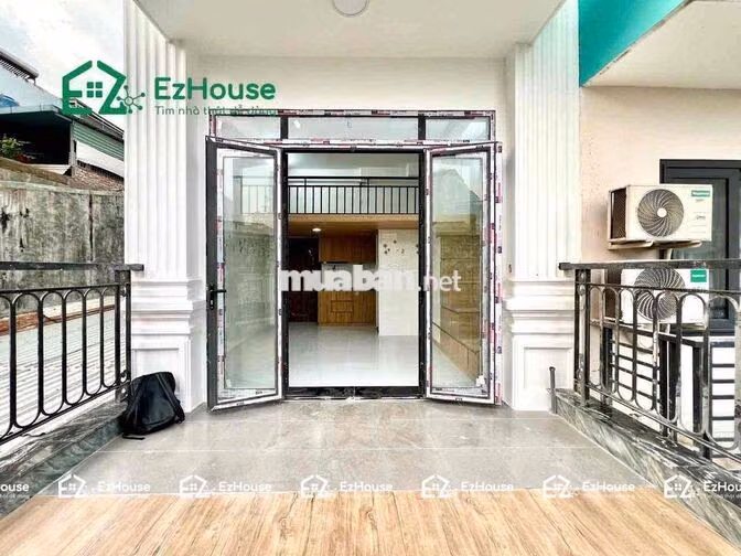 Free tiền dịch vụ và xe chỉ tính điện nước mới xây