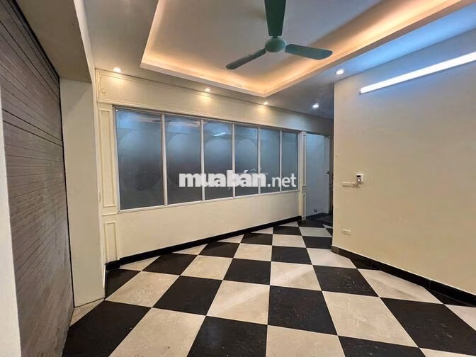 Cho thuê nhà Hoàng Hoa Thám - 51m2 5 tầng - sát phố - ngõ oto chỉ 20tr